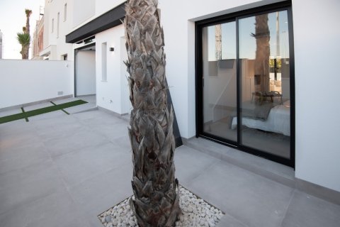 Kaupunkipientalo myytävänä Alicante, Espanja, 3 makuuhuonetta, 220 m2 No. 145103 - kuva 29