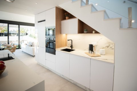 Kaupunkipientalo myytävänä Alicante, Espanja, 3 makuuhuonetta, 220 m2 No. 145103 - kuva 7