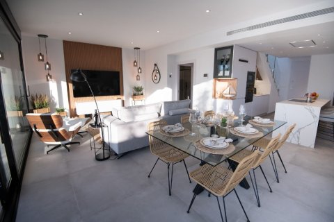 Kaupunkipientalo myytävänä Alicante, Espanja, 3 makuuhuonetta, 220 m2 No. 145103 - kuva 2