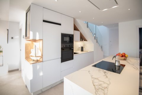 Kaupunkipientalo myytävänä Alicante, Espanja, 3 makuuhuonetta, 220 m2 No. 145103 - kuva 8