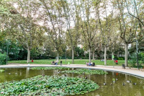 Apartamento en venta en Barcelona, España 5 dormitorios, No. 141015 - foto 13