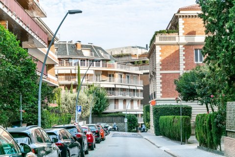 Apartamento en venta en Barcelona, España 5 dormitorios, No. 141015 - foto 11