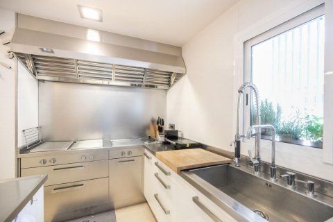 Apartamento en venta en Barcelona, España 5 dormitorios, No. 141016 - foto 9