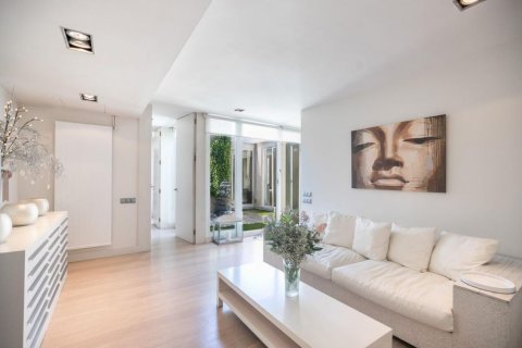 Apartamento en venta en Barcelona, España 5 dormitorios, No. 141016 - foto 16