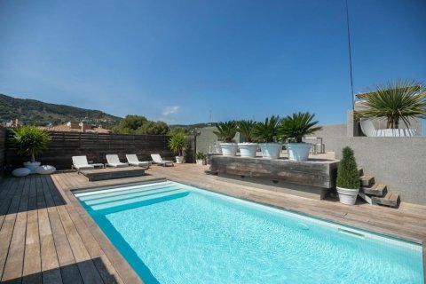 Apartamento en venta en Barcelona, España 5 dormitorios, No. 141016 - foto 2