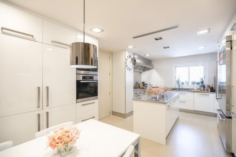 Apartamento en venta en Barcelona, España 5 dormitorios, No. 141016 - foto 8