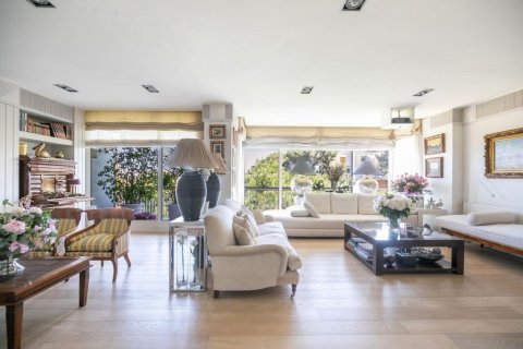 Apartamento en venta en Barcelona, España 5 dormitorios, No. 141016 - foto 1