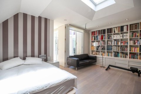 Apartamento en venta en Barcelona, España 5 dormitorios, No. 141016 - foto 14