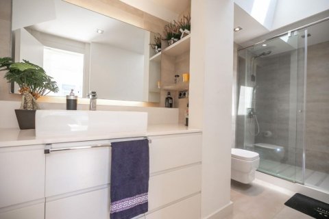 Apartamento en venta en Barcelona, España 5 dormitorios, No. 141016 - foto 15