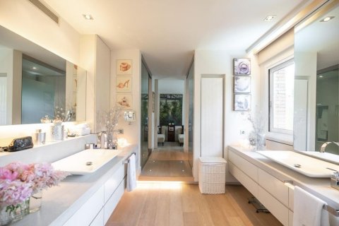 Apartamento en venta en Barcelona, España 5 dormitorios, No. 141016 - foto 13