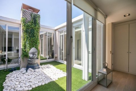 Apartamento en venta en Barcelona, España 5 dormitorios, No. 141016 - foto 17