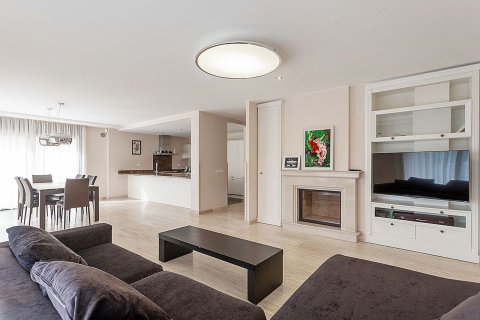 House for sale in Lloret de Mar, Girona, Spain 6 bedrooms,  No. 141014 - photo 4