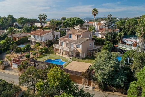 House for sale in Lloret de Mar, Girona, Spain 6 bedrooms,  No. 141014 - photo 1