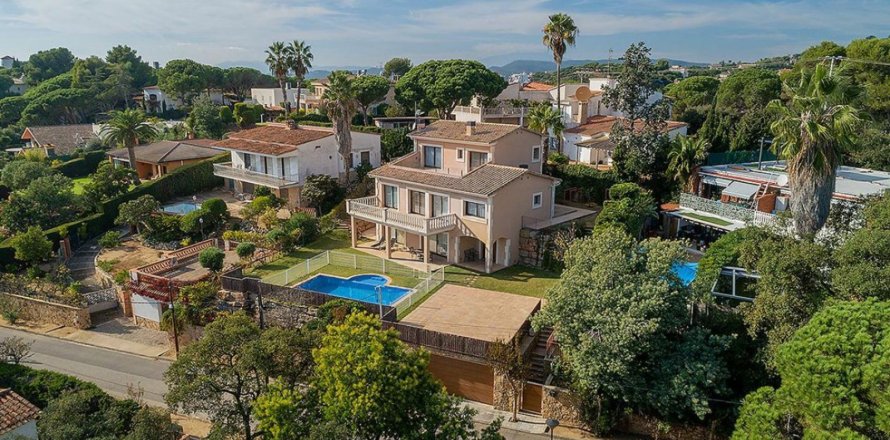 House in Lloret de Mar, Girona, Spain 6 bedrooms,  No. 141014
