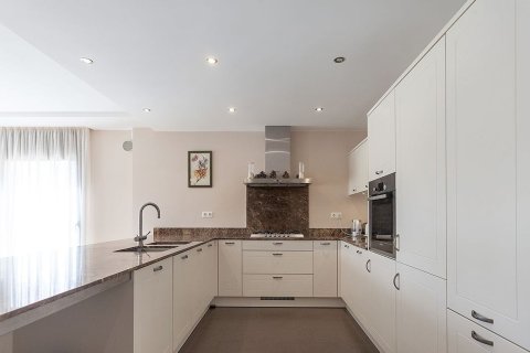 House for sale in Lloret de Mar, Girona, Spain 6 bedrooms,  No. 141014 - photo 11