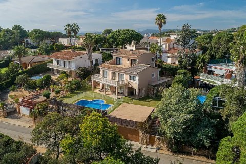 Продажа дома в Льорет-де-Мар, Герона, Испания 6 спален, №141014 - фото 1