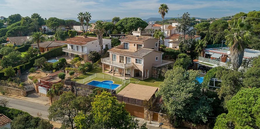 Дом в Льорет-де-Мар, Герона, Испания 6 спален, №141014