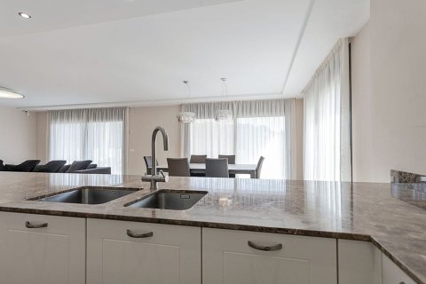 House for sale in Lloret de Mar, Girona, Spain 6 bedrooms,  No. 141014 - photo 10