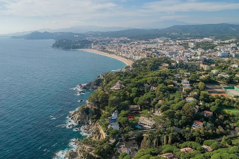 House for sale in Lloret de Mar, Girona, Spain 6 bedrooms,  No. 141014 - photo 3