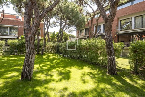 Villa en alquiler en Gavà, Barcelona, España 4 dormitorios, 280 m2 No. 168924 - foto 4