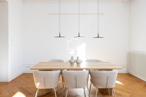 Apartment for rent in Barcelona, Spain 3 bedrooms, 170 sq.m. No. 168925 - photo 8