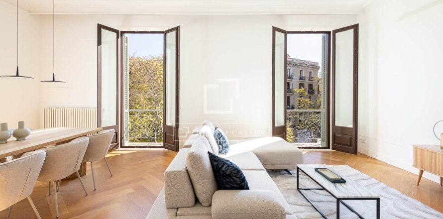 Apartment in Barcelona, Spain 3 bedrooms, 170 sq.m. No. 168925