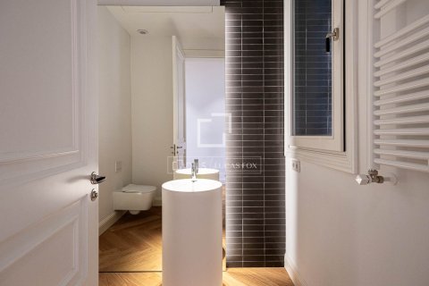 Apartment for rent in Barcelona, Spain 3 bedrooms, 170 sq.m. No. 168925 - photo 17