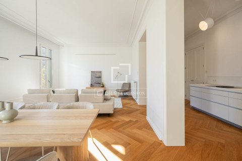 Apartment for rent in Barcelona, Spain 3 bedrooms, 170 sq.m. No. 168925 - photo 10