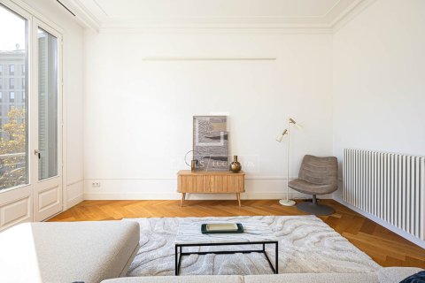 Apartment for rent in Barcelona, Spain 3 bedrooms, 170 sq.m. No. 168925 - photo 15