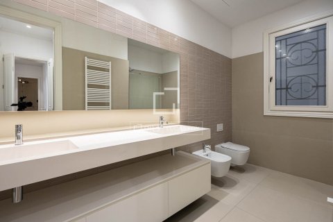 Apartment for rent in Barcelona, Spain 3 bedrooms, 170 sq.m. No. 168925 - photo 19