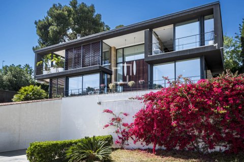 Villa för uthyrning i Castelldefels, Barcelona, Spanien 3 sovrum, 291 kvm. Nr. 168926 - foto 2