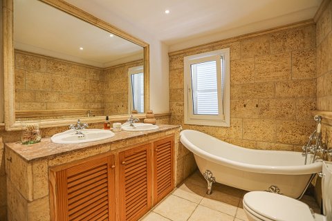 Villa for sale in Mallorca, Spain 4 bedrooms, 536 sq.m. No. 148079 - photo 20