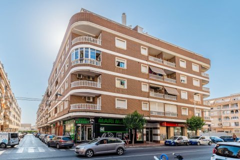 Apartament w Torrevieja, Alicante, Hiszpania 3 sypialnie, 102 mkw. nr 183003 – zdjęcie 27