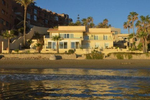Villa a Cabo De Las Huertas, Alicante, Spagna 10 camere da letto, 720 mq. N° 168818