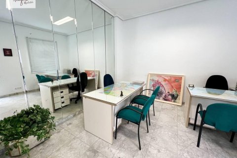 Büro in Valencia, Spanien 28 m2 Nr. 165341