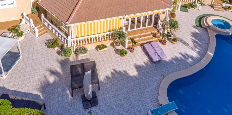 Villa Cabo Roig, Alicante, Spain 3 bedrooms, 340 sq.m. No. 115145