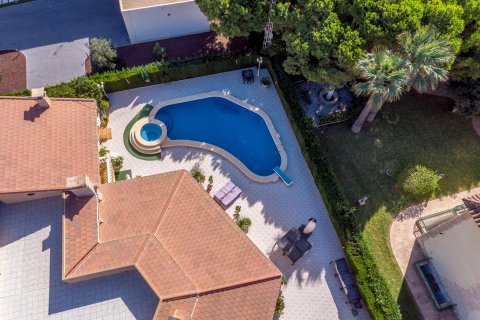 Villa for sale Cabo Roig, Alicante, Spain 3 bedrooms, 340 sq.m. No. 115145 - photo 6
