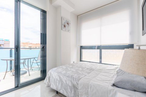 Apartamento en venta Torrevieja, Alicante, España 2 dormitorios, 65 m2 No. 138387 - foto 12