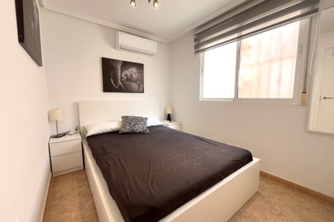Kaupunkipientalo myytävänä Torrevieja, Alicante, Espanja, 2 makuuhuonetta, 70 m2 No. 138384 - kuva 18