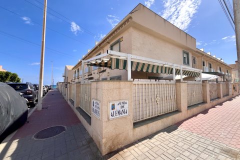 Kaupunkipientalo myytävänä Torrevieja, Alicante, Espanja, 2 makuuhuonetta, 70 m2 No. 138384 - kuva 2