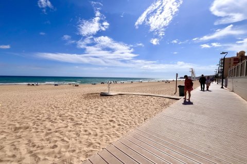 Kaupunkipientalo myytävänä Torrevieja, Alicante, Espanja, 2 makuuhuonetta, 70 m2 No. 138384 - kuva 3