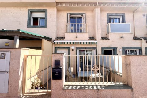 Kaupunkipientalo myytävänä Torrevieja, Alicante, Espanja, 2 makuuhuonetta, 70 m2 No. 138384 - kuva 1