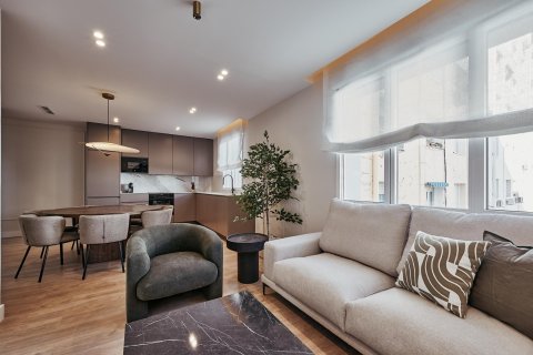 Apartament w Madrid, Hiszpania 4 sypialnie, 115 mkw. nr 179921 – zdjęcie 3