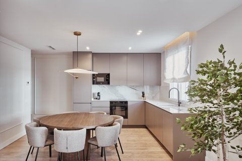Apartament w Madrid, Hiszpania 4 sypialnie, 115 mkw. nr 179921 – zdjęcie 11