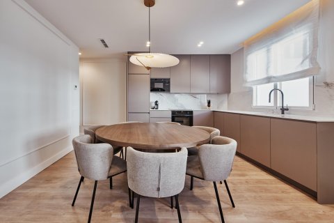 Apartament w Madrid, Hiszpania 4 sypialnie, 115 mkw. nr 179921 – zdjęcie 9