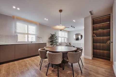 Apartament w Madrid, Hiszpania 4 sypialnie, 115 mkw. nr 179921 – zdjęcie 10