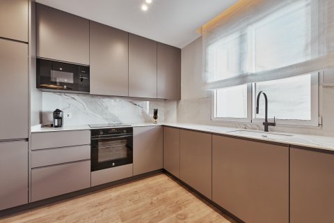 Apartament w Madrid, Hiszpania 4 sypialnie, 115 mkw. nr 179921 – zdjęcie 5