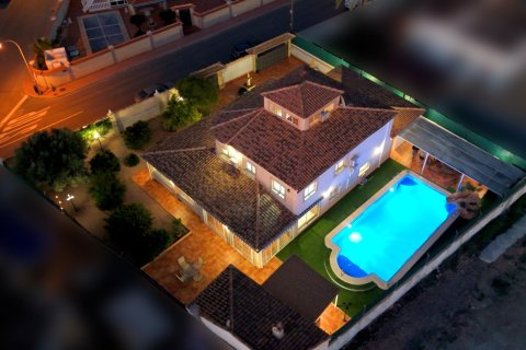 Willa Torrevieja, Alicante, Hiszpania 6 sypialni, 320 mkw. nr 140041 – zdjęcie 3