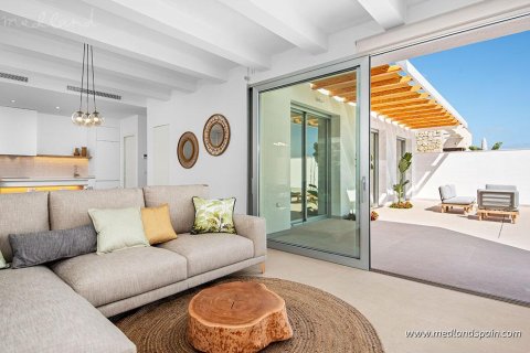 Kaupunkipientalo myytävänä Dolores, Alicante, Espanja, 3 makuuhuonetta, 97 m2 No. 154415 - kuva 6