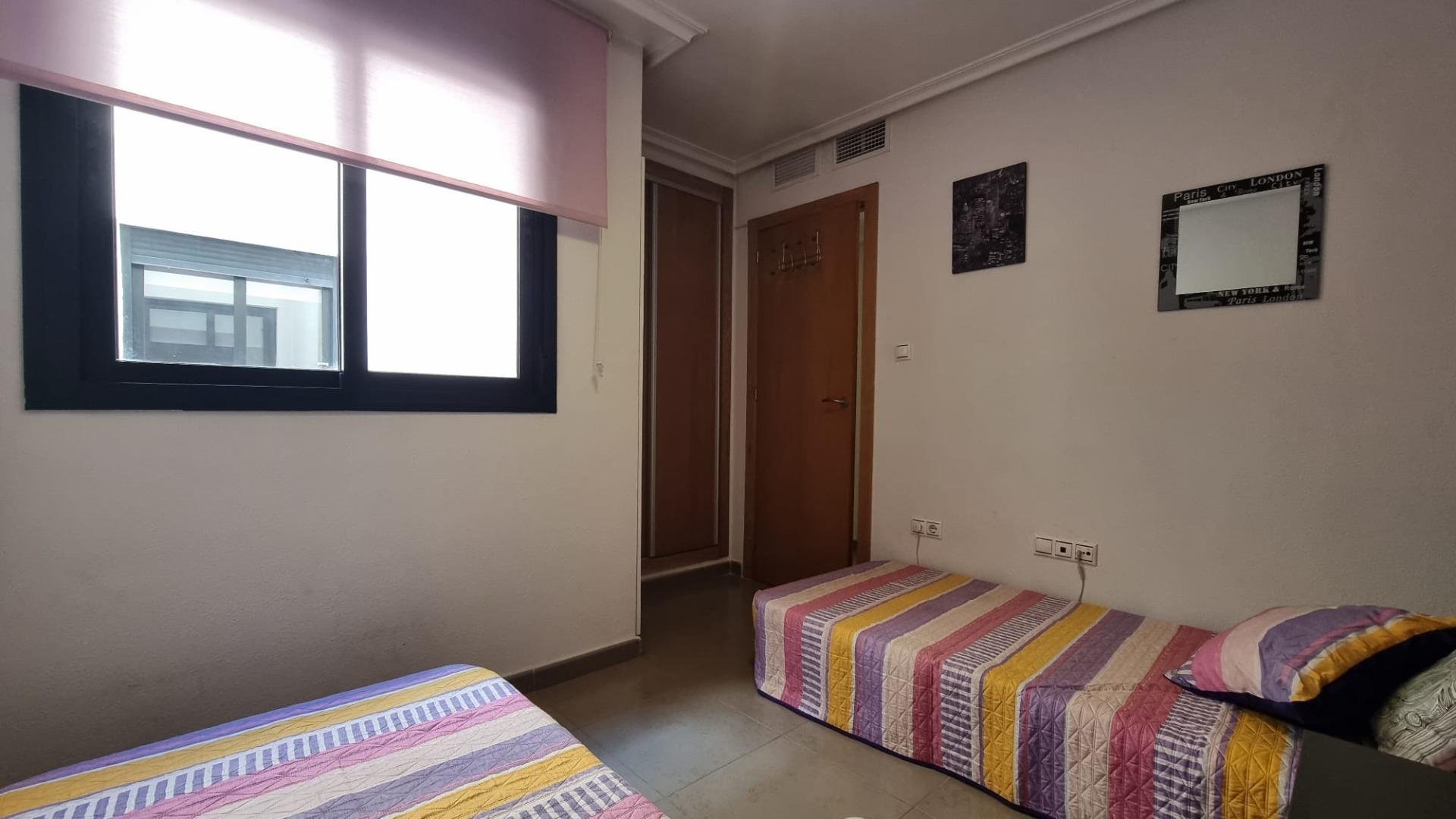 Apartment à Torrevieja, Alicante, Espagne 2 chambres, 75 m2 No. 182829